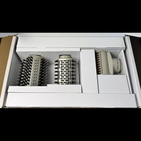 SHARE (-10)Shark Flexstyle Air Styling and Drying System (7 Attachments)
+ (Bag) - Picture 3 of 7